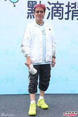 组图：谭咏麟想看霍汶希女儿 母亲节尽孝陪家人