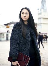 组图：董璇早春时尚街拍大秀美腿女王气场