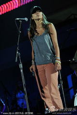 组图：美国乡村音乐电视奖彩排 凯利安德伍德领衔