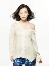 组图：柴碧云全新自然系写真肌肤晶莹剔透