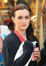 组图：《绯闻女孩》热拍 莉顿-梅斯特片场过公主瘾