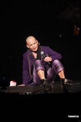 组图：侧田红馆火爆开唱 杨千嬅古巨基齐捧场 