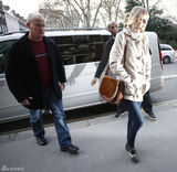 高清组图：泰勒-斯威夫特伦敦街拍马尾辫清新