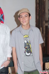 组图：陈冠希帅气亮相 听闻阿娇分手送祝福