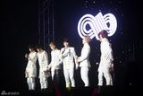 高清组图：韩团INFINITE首尔开个唱现场火爆似王子