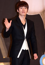 高清组图：张赫宣传新剧《MIDAS》 李敏贞甜美动人