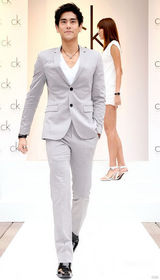 高清图：彭于晏化身ck情人 时尚型男展现偶像魅力