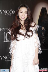 组图：薜凯琪入行十年望办画展 不敢挑战容祖儿