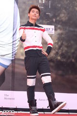 组图：炎亚纶新专辑签唱会自曝曾是愤青