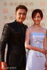 幻灯图集：上海电影节开幕 《近在咫尺》剧组亮相