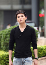 组图：朱雨辰《下班抓紧谈恋爱》曝光屌丝剧照