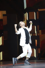 组图：演说家初赛终极战上演 李咏鲁豫热舞