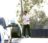 组图：贝克汉姆携三公子外出 父子吃冰激凌玩回眸