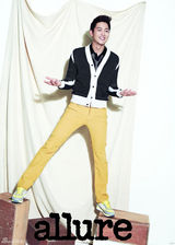 组图：韩星李廷镇拍写真 展欢快顽皮气质