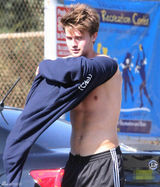 组图：施瓦辛格儿子女儿现身 关系融洽