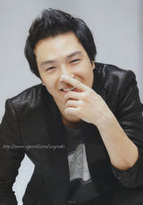 幻灯图：朴龙河生前帅气写真 阳光笑容温暖众人