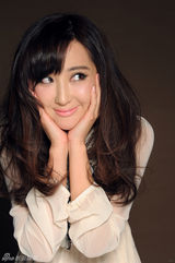 组图：杜若溪森系写真甜美 长卷发俏皮似仙女