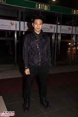 组图：洛佩兹香港开唱秀翘臀 钟楚红优雅捧场