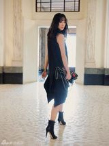 组图：韩雪早春薄纱轻裙加身 简约奢华显优雅