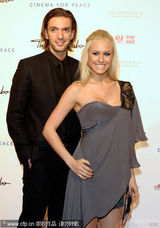 幻灯图：群星柏林出席电影活动 女星盛装亮相抢镜