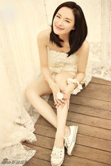 组图：于越曝蕾丝镂空写真 诠释慵懒性感范儿