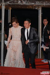 组图：刘德华帅气亮相 与郑秀文再度合作