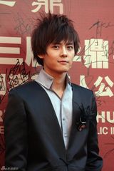 幻灯图集：付辛博获华鼎殊荣 呼吁年轻人投身公益 