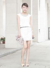组图：贾青街拍白色连衣裙搭配红底高跟鞋