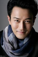 组图：刘恺威拍摄质感绅士写真 大秀魅惑电眼