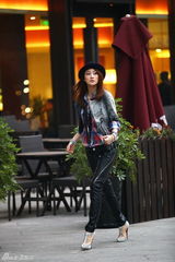 组图：艺人林鹏曝街拍照 获封“时尚界力推宠儿”