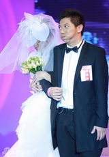 组图：中歌榜提名揭晓 尚雯婕李宇春等上演婚纱秀