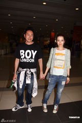 组图：Lady GaGa香港开场 圈中艺人集体朝圣