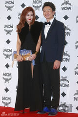 组图：少时徐贤等撑品牌活动 SHINee帅气献唱