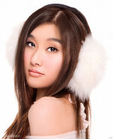 幻灯图集：张如意冬日写真 粉色装扮暖意融融