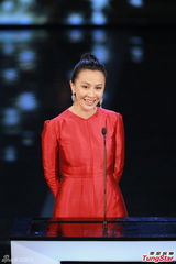 组图：刘嘉玲刘德华为《寒战》颁发最佳影片奖