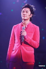 组图：郑伊健开唱遭催婚 女友蒙嘉慧到场欣赏