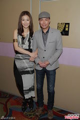 组图：《女警》庆功会谢天华周丽淇搞笑互吻