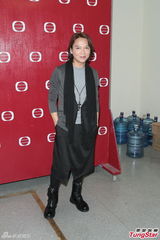 组图：黄家强黑纱透视装露点 与叶世荣重组乐队