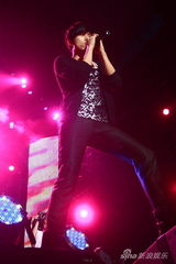 高清：热波音乐节第二天 张杰妖娆献唱