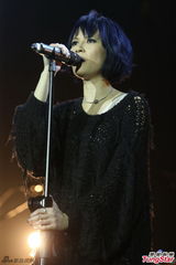 组图：杨乃文开唱紧张过头 新歌频忘词羞抱歉