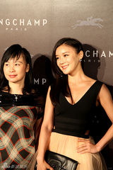 组图：袁姗姗时尚活动性感露背秀纹身