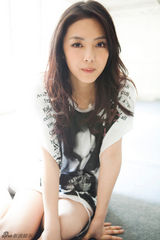 组图：新人蔡文静春季曝光 时尚演绎华丽蜕变