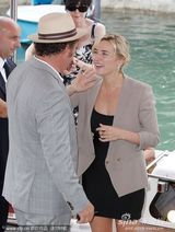 组图：《杀戮》发布会 温丝莱特仪态万方男星献吻