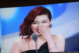 组图：纳豆金钟颁奖说漏嘴下跪谢罪 Selina安抚