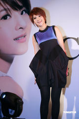 幻灯图：郭静发新专辑被疑整容 黄子佼现身友情力挺 