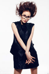 组图：陈一诺最新搞怪大片 造型夸张神似河东狮