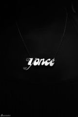 组图：碧昂斯蕾丝遮乳性感 自摸私处表情享受