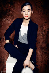 组图：李晟时尚写真红唇娇艳尽显成熟魅力