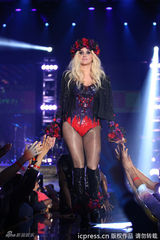 组图：钱妞献唱NBA全明星赛 渔网丝袜劲爆销魂