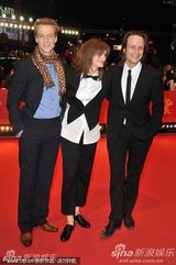 《除了我们还有谁》首映 女星Lena与两男星勾肩搭背